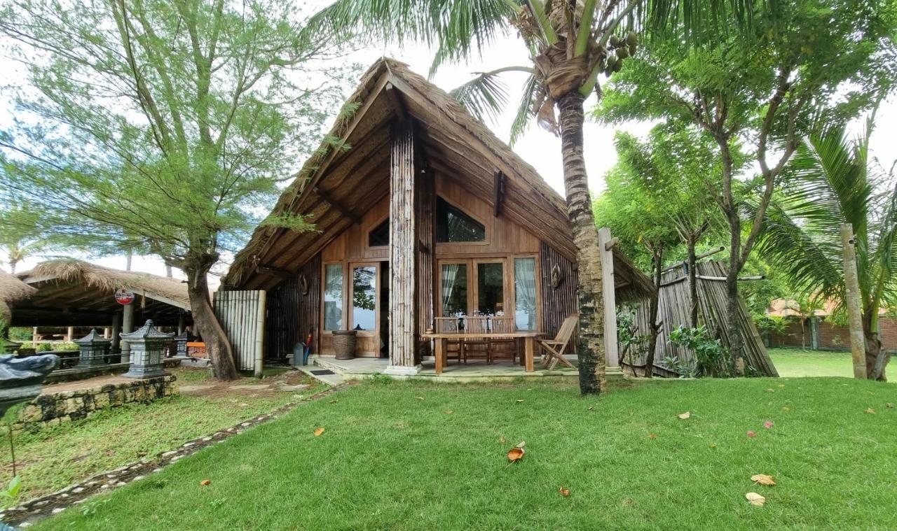 Istana Ombak Eco Resort Pacitan Exterior foto