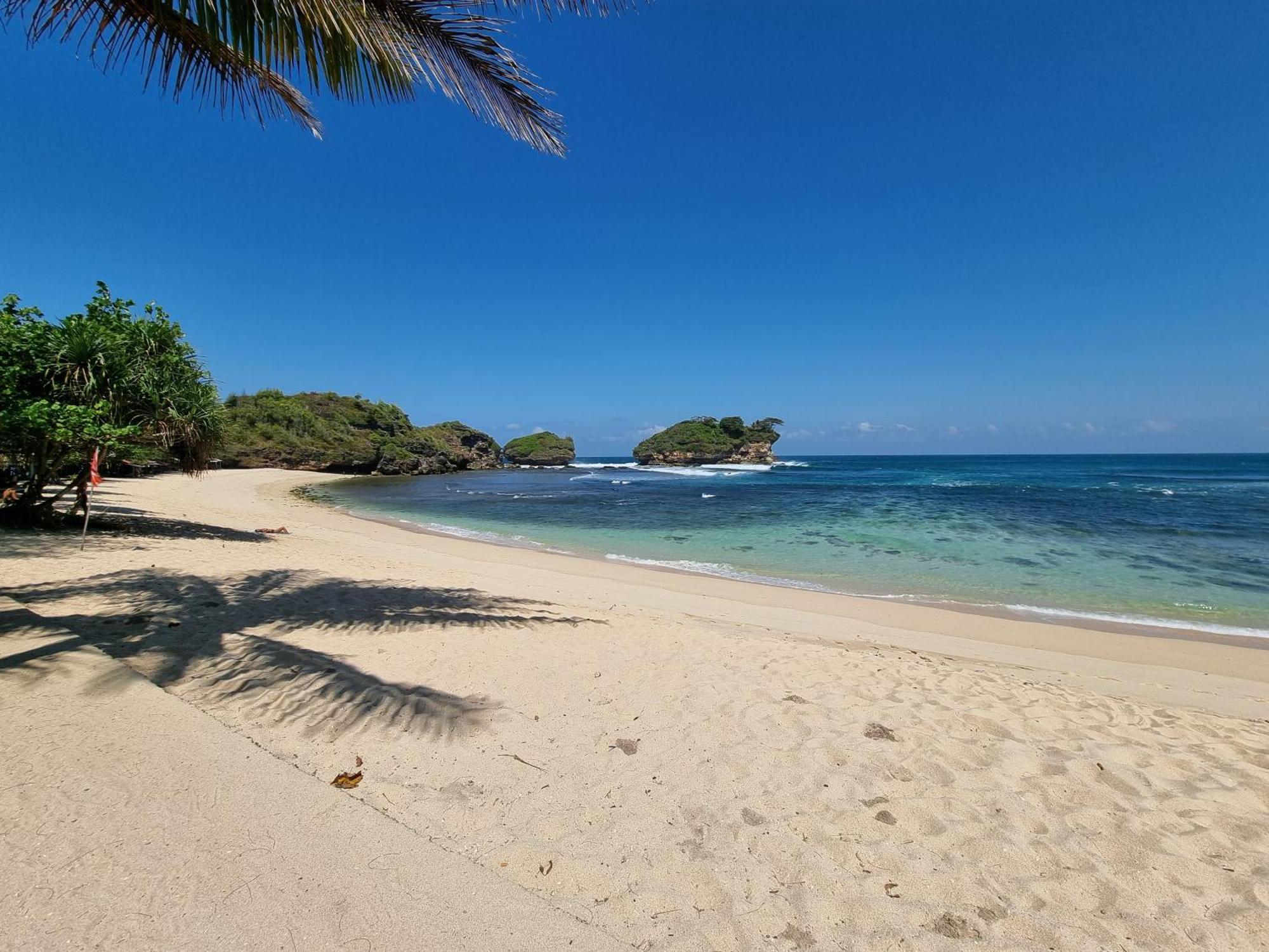 Istana Ombak Eco Resort Pacitan Exterior foto