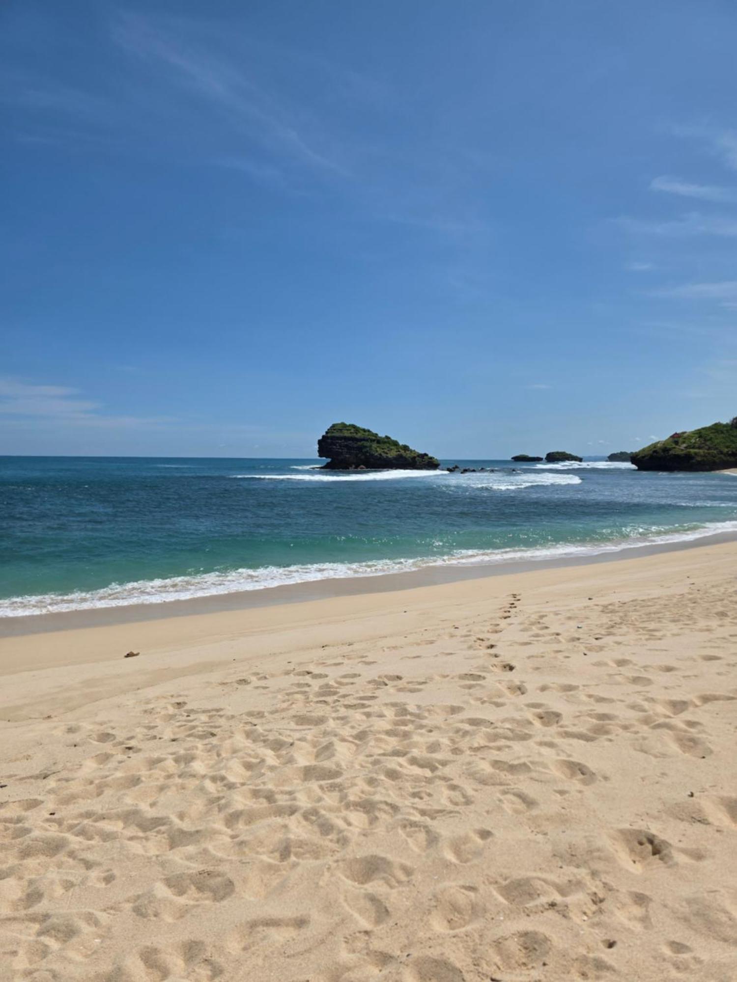 Istana Ombak Eco Resort Pacitan Exterior foto